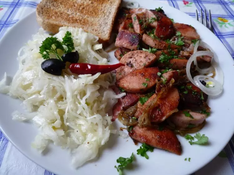 Fleischwurst-Gyros mit Krautsalat