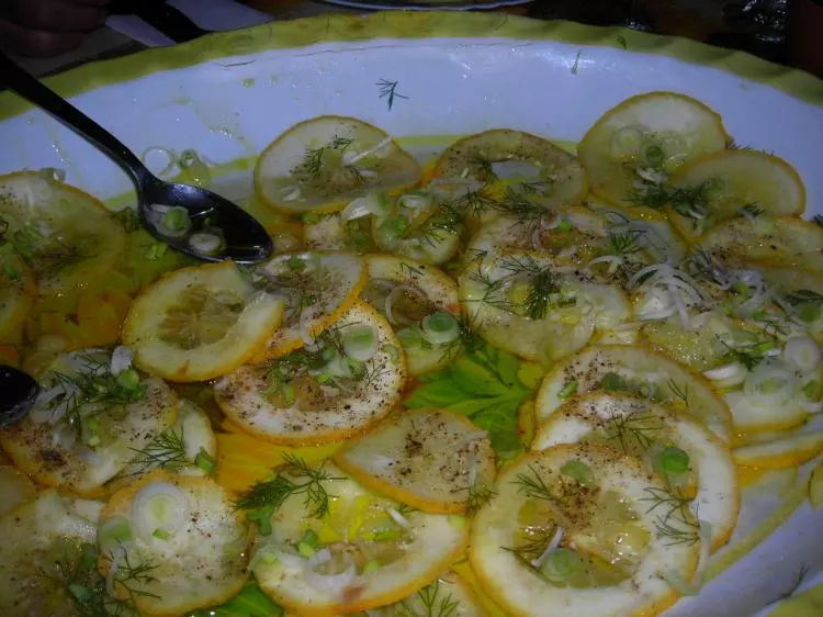 Salat aus Zedrat-Zitronen