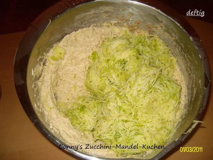 Conny's Zucchini-Mandel-Kuchen
