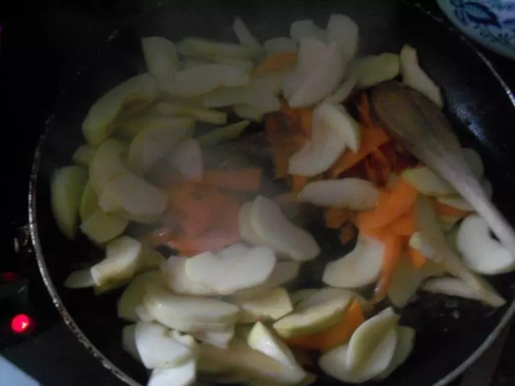 Fenchelsalat mit karamelisierten Apfelspalten und Himbeerdressing