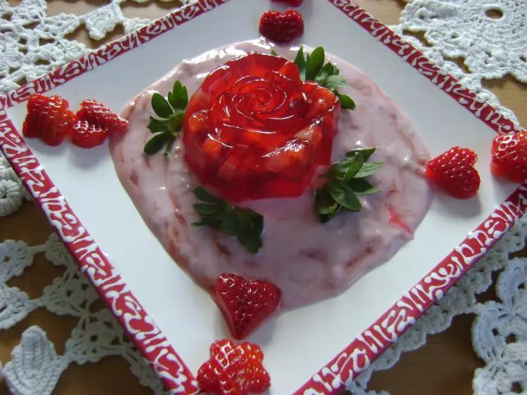 Erdbeer - Rosen auf Erdbeerjoghurtspiegel