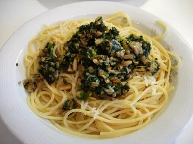 Spaghetti mit Champignon-Bärlauch-Pinienkernpesto