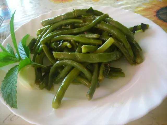Insalata di Fagiolinialla Menta/ Salat aus gruenen Bohnen mit Mi