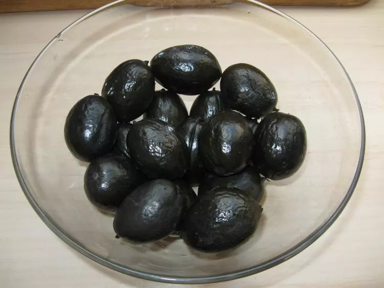Schwarze Nüsse