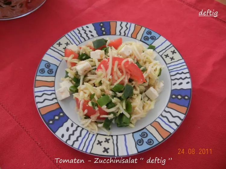 Tomaten-Zucchinisalat "deftig"