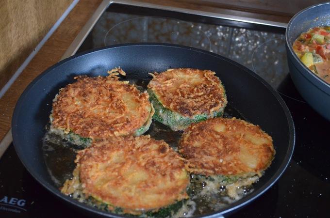 Zucchinischnitzel mit Semmelbrösel-Käsemischung paniert | Kochmeister ...