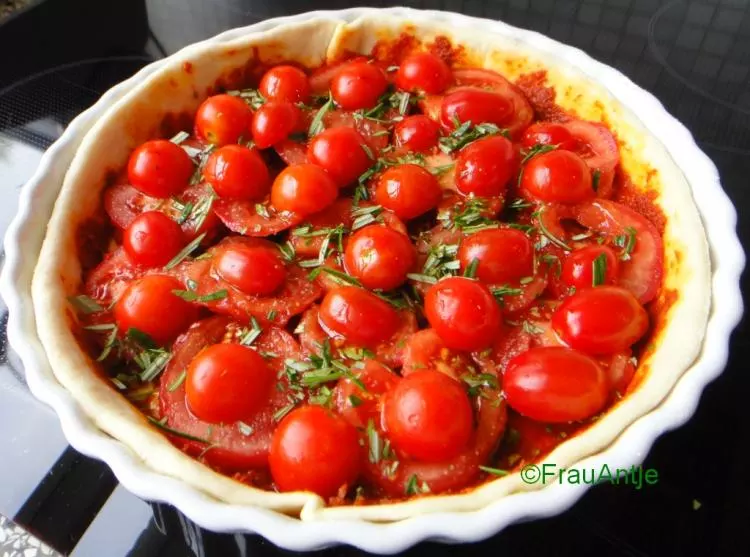 Tomatentarte mit dreierlei Sorten Tomaten