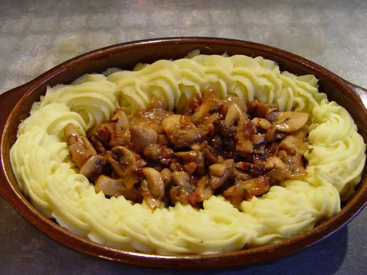 Champignon-Pfanne mit Kartoffelrand
