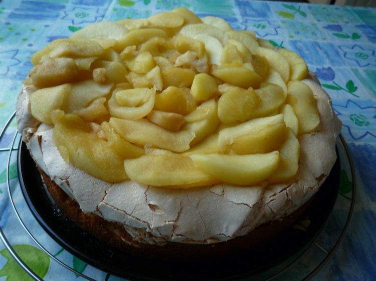 Apfel-Baiser-Torte