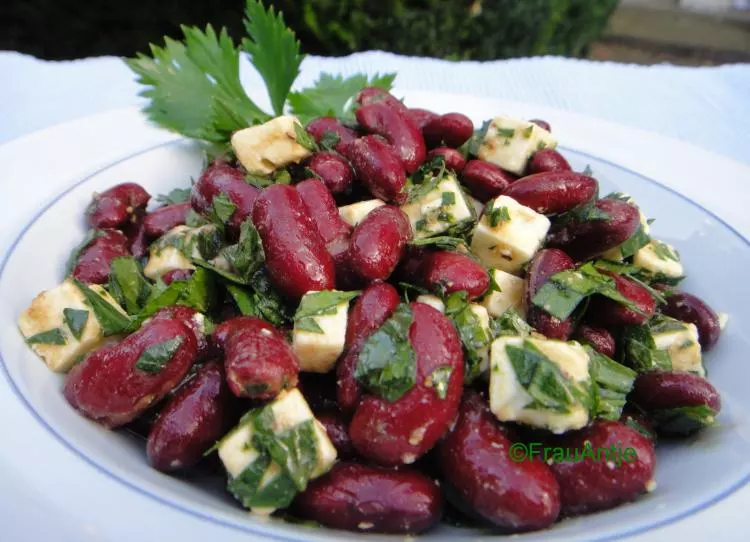 Kidneybohnen-Salat mit Schafskäse