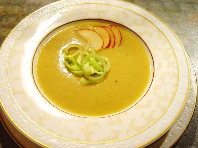Apfel - Curry - Suppe