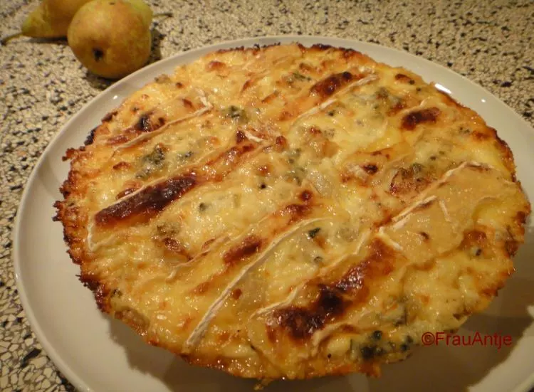 Birnen-Quiche mit Camembert und Gorgonzola