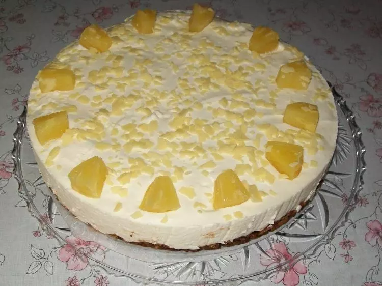 Frischkäse-Ananas-Torte mit Schokoboden
