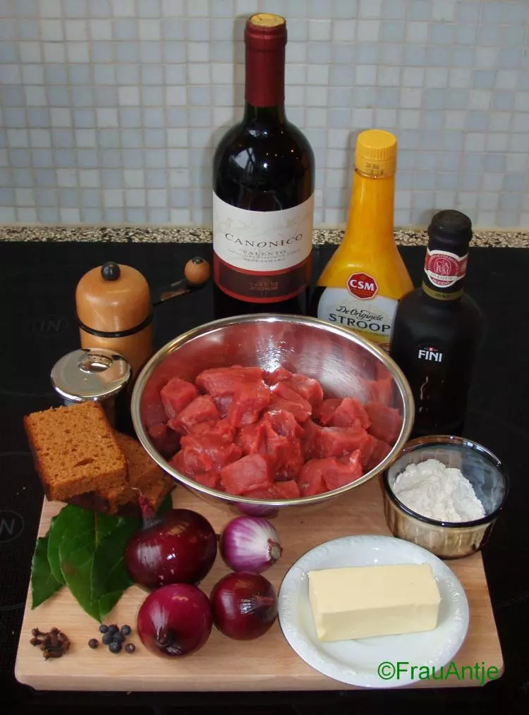 Zuurvlees met rode wijn (Sauerfleisch mit Rotwein)
