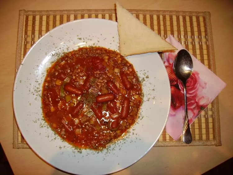 Hack-Bohnen-Cabanossi-Suppe