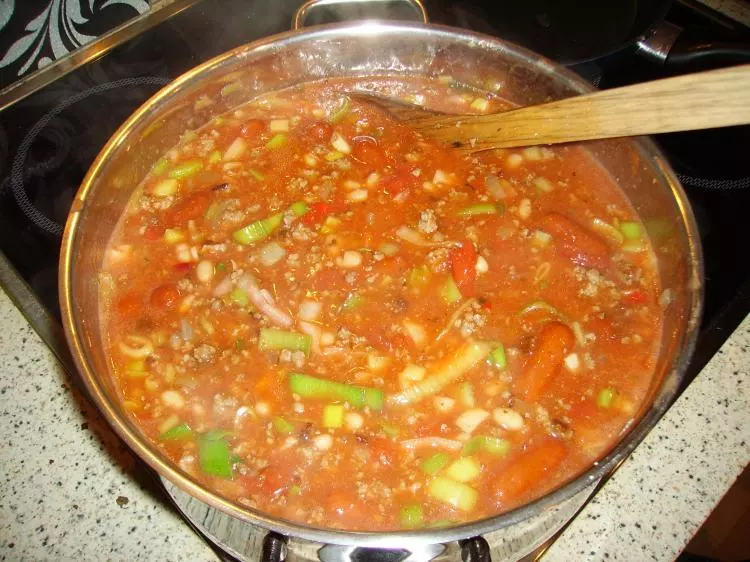 Hack-Bohnen-Cabanossi-Suppe