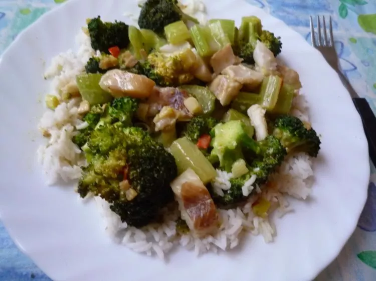 Fisch-Kokos-Curry mit grünem Gemüse