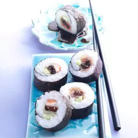 Sushi mit getrockneten Pflaumen