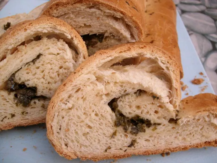 Gefülltes Osterbrot