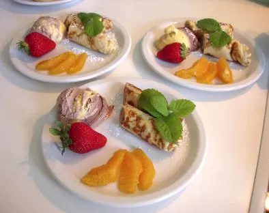 Erdbeer-Palatschinken-Dessert
