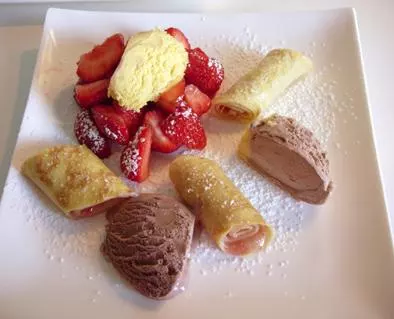 Erdbeer-Palatschinken-Dessert