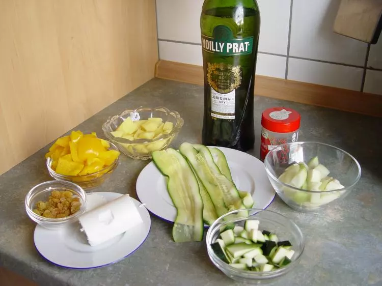Paprikasuppe mit Zucchini - Ziegenkäsetalern