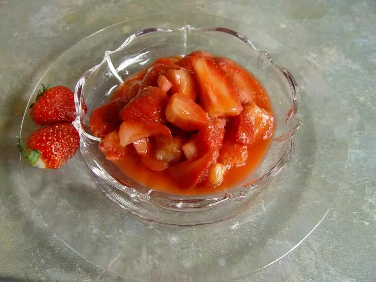 Erdbeer–Rhabarber–Kompott