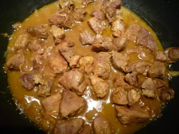 Kohlrabi-Tomaten-Gulasch mit Curry