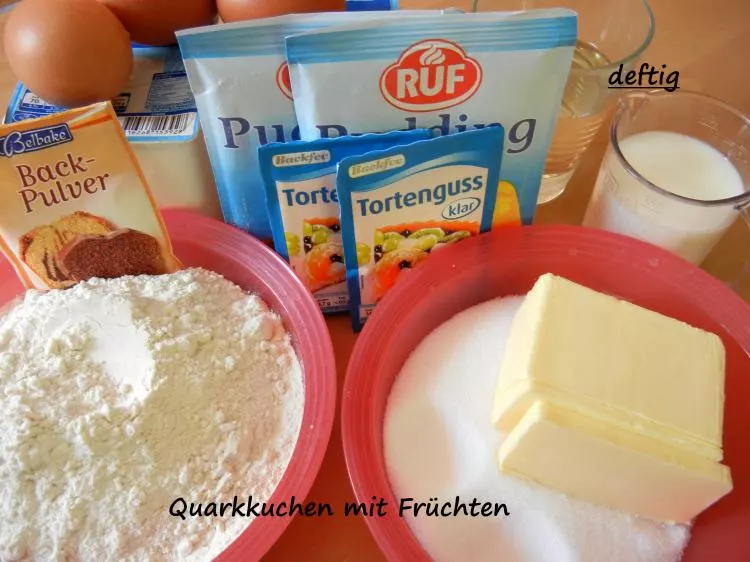 Quarkkuchen mit Früchten