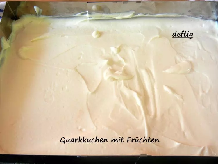 Quarkkuchen mit Früchten