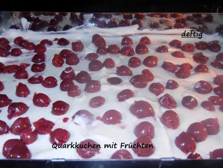 Quarkkuchen mit Früchten