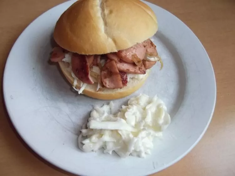 Fleischwurst-Gyros mit Krautsalat