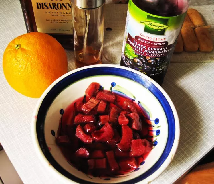 Rhabarber - Erdbeer - Trifle