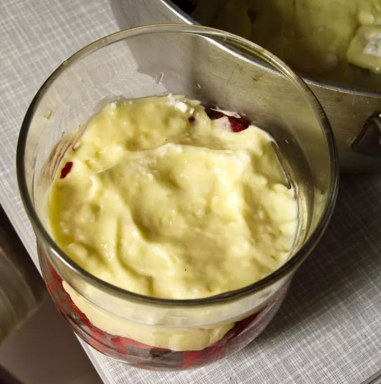 Rhabarber - Erdbeer - Trifle