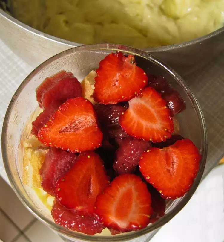 Rhabarber - Erdbeer - Trifle