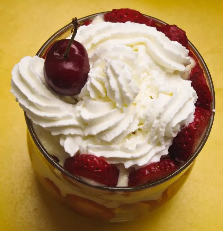 Rhabarber - Erdbeer - Trifle