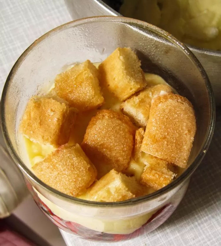 Rhabarber - Erdbeer - Trifle