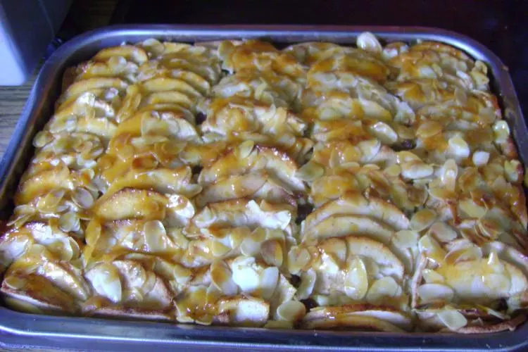 Schneller Apfelkuchen aus Rührteig