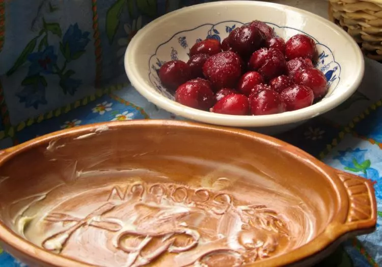 Clafouti mit Kirschen oder Pfirsich