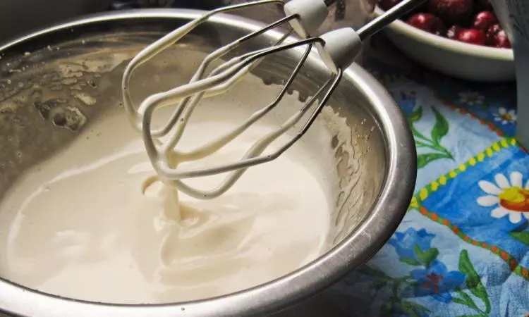 Clafouti mit Kirschen oder Pfirsich