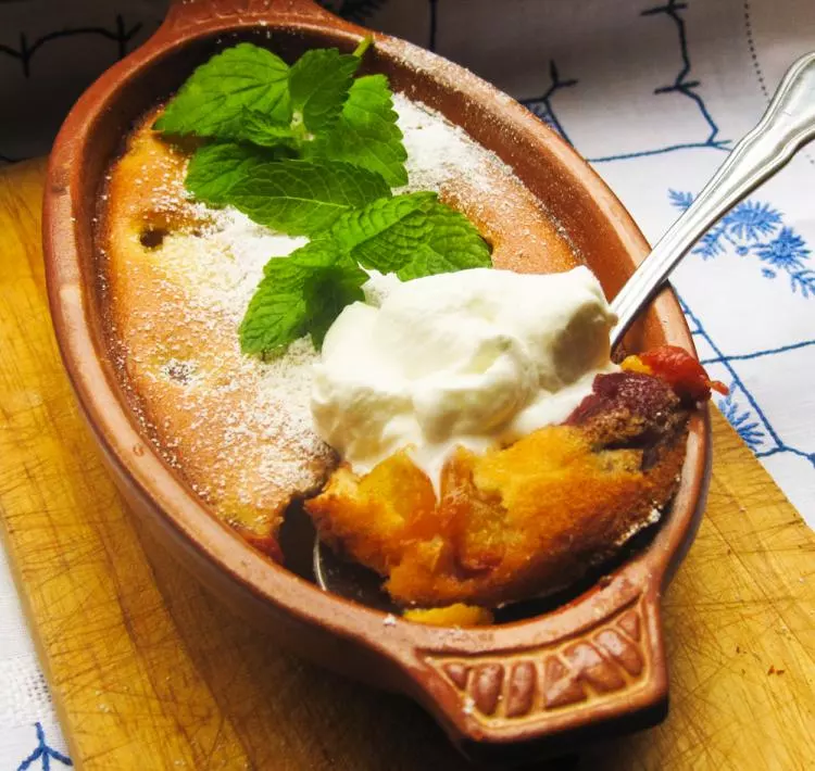 Clafouti mit Kirschen oder Pfirsich