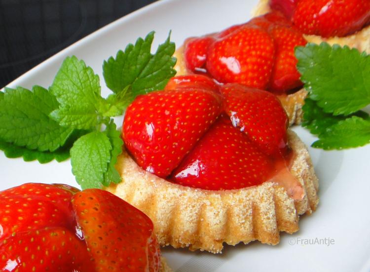Einfache Erdbeertörtchen | Kochmeister Rezept