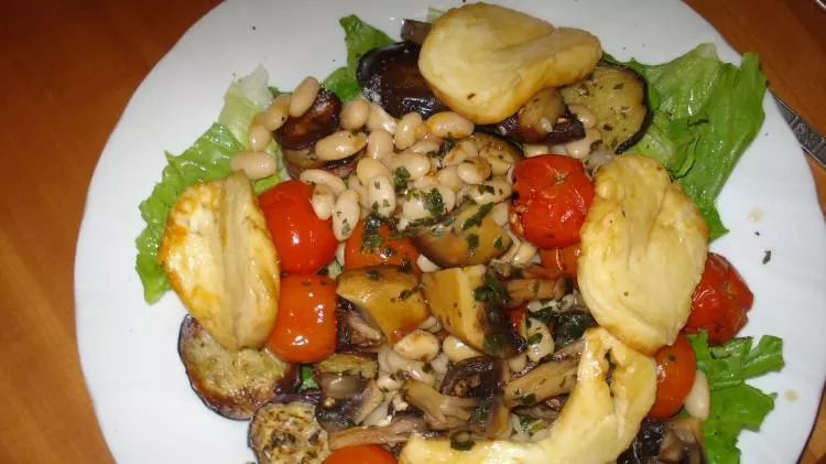 Auberginen-Pilze-Bohnen-Salat