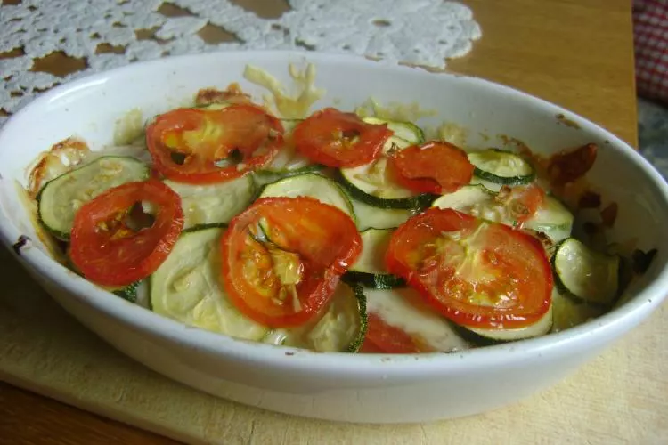 Zucchini Tomaten Emmentaler Auflauf