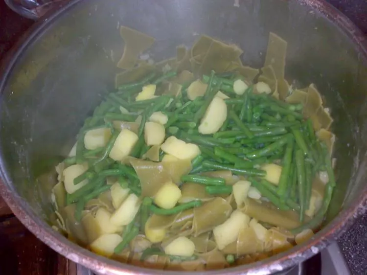 Gaby`s grüne Bohnen mit Kartoffeln und Nudeln