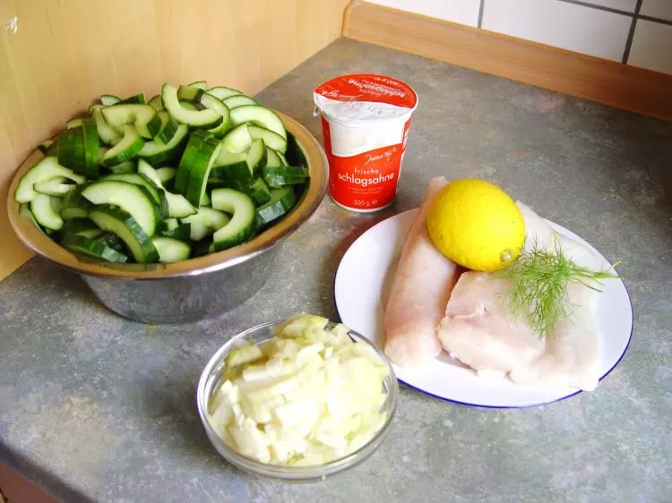Zanderfilet auf Gurkengemüse