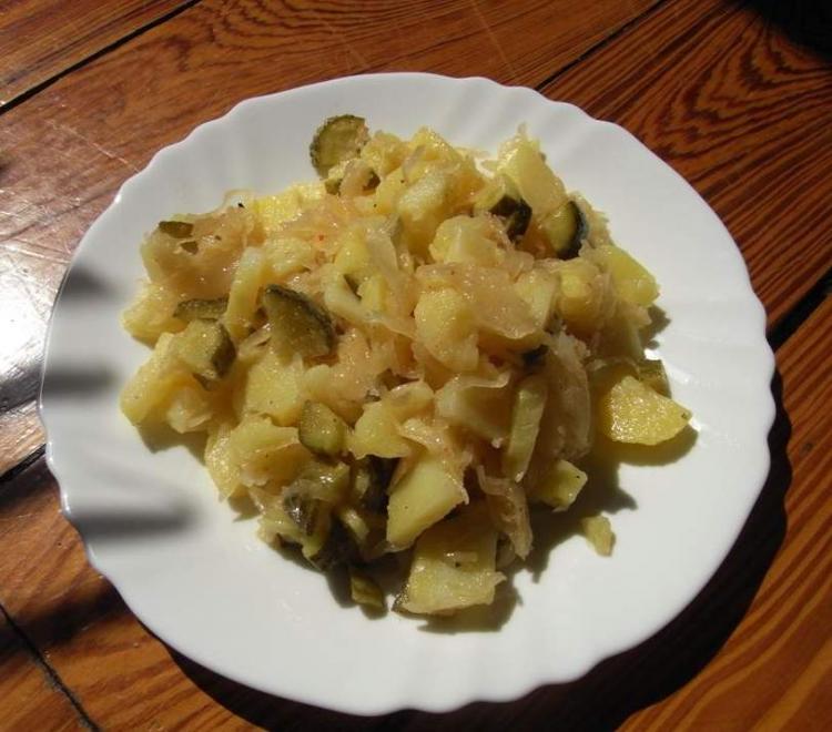 Schneller Kartoffel-Sauerkraut-Salat