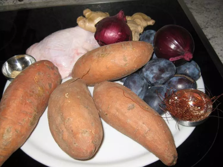 Mini-Gugelhupf aus Süßkartoffeln an Zwetschgensoße