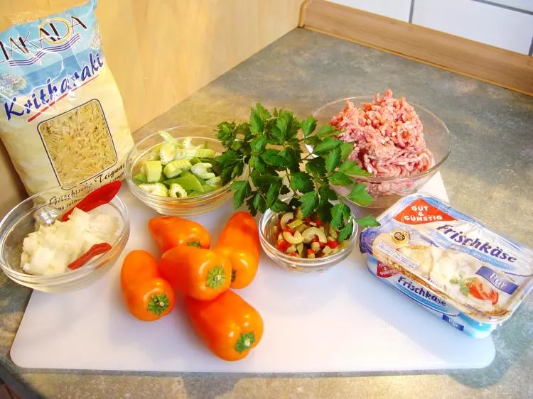 Kritharaki mit Gemüse und gefüllte Mini-Spitzpaprika