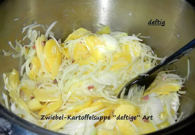 Zwiebel-Kartoffelsuppe "deftige"Art